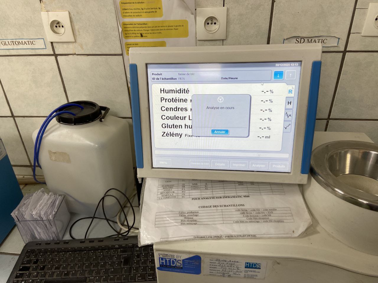 Laboratoire de contrôle qualité moderne avec équipements d'analyse SD MATIC